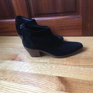 Dolce Vita Black low cut ankle boot
